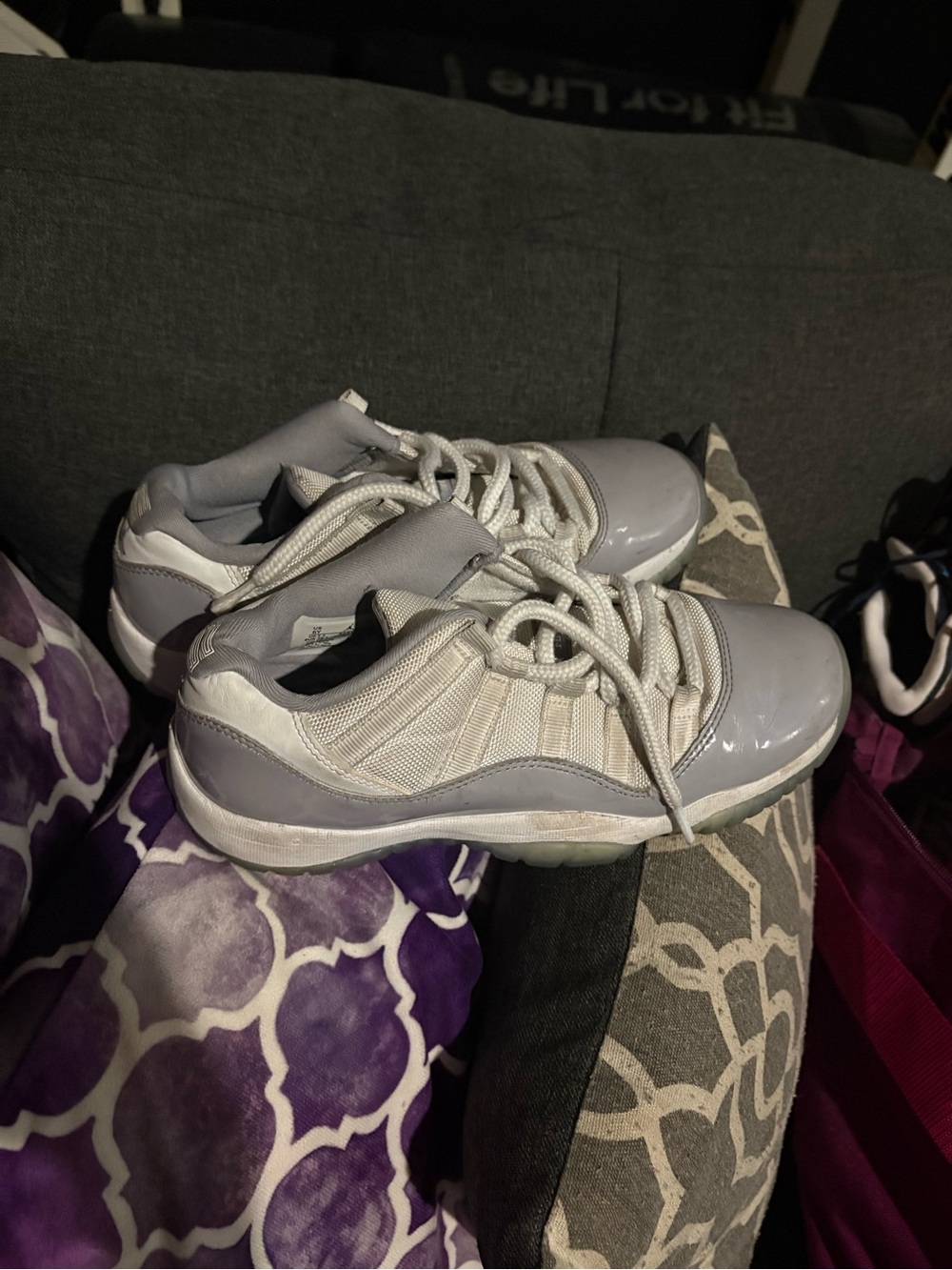 Jordan Kids Low-Top Sneakers in Light Gray and White